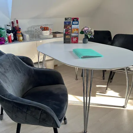 Rum i privatbostad Hakuna Matata - 2 Schlafzimmer - 3 - Netflix - S-bahn - Parkplatz - Kinderfreundlich - Immanuel Helios Klinikum